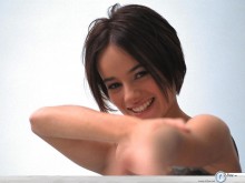 Alizee pointing wallpaper