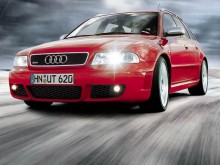 Audi RS4 road runner Wallpaper