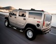 Hummer H2 wallpapers: Hummer H2 on the road