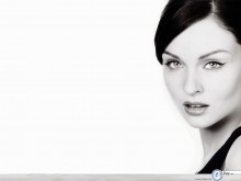 Sophie Ellis Bextor face right  wallpaper