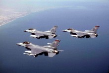 Three F-16 in air wallpaper