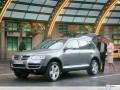 Volkswagen wallpapers: Volkswagen Touareg by house  wallpaper