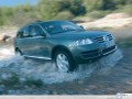 Volkswagen Touareg wallpapers: Volkswagen Touareg going through water wallpaper