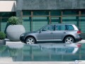 Volkswagen wallpapers: Volkswagen Touareg in fountain wallpaper